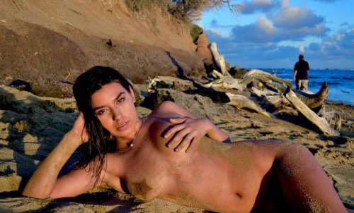 serenancuadra:  nude beach chilled