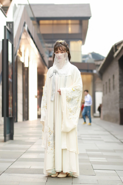 Hanfu on the street: whiteSources: one, two, three, four, five, six