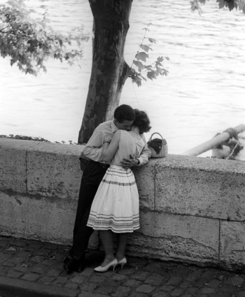 XXX fotogrimsi:Lovers. Paris. 1950s. photo