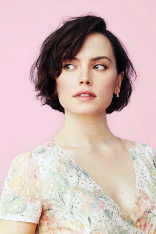 some-celebrity-stuffs:Daisy Ridley adult photos