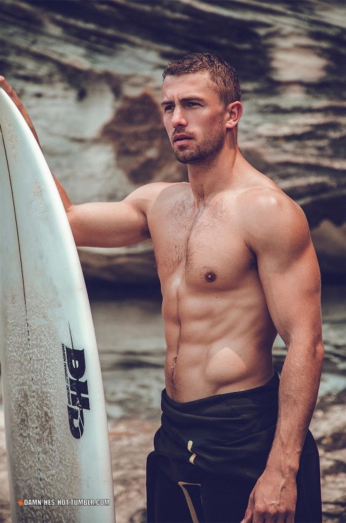 damn-hes-hot:  DAMN HE’S HOT! Follow for daily pics of hot men Twitter: https://twitter.com/damn_hes_hot Tumblr: https://damn-hes-hot.tumblr.com