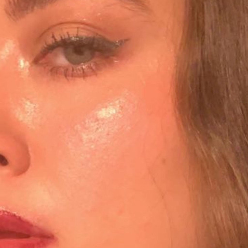 rapunzeliette:  I just want to date someone who really appreciates my amazing sense of humor and also my amazing ass
