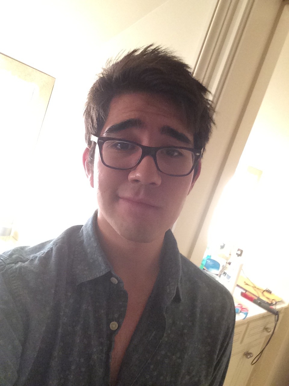 shamitomita:  Hi hello I’m dropping this selfie here, please excuse me 