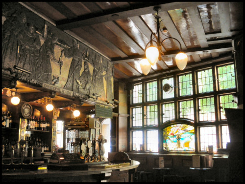 cafesteam:The Black Friar pub, London EC4 - Art Nouveau interior - Window The Black Friar at 174 Q