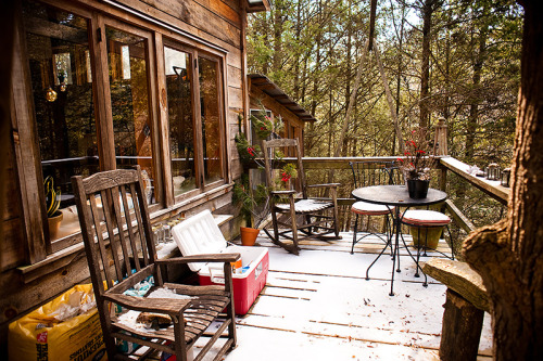 silver-and-bold:  littlejennsmall:  treehauslove:Asheville Treehouse. A permanently inhabited treehouse in the beautiful woods 200 yards above the Ivy river. Located in Asheville, North Carolina.   Oh man, this is SO CLOSE, I want it!  The dream.