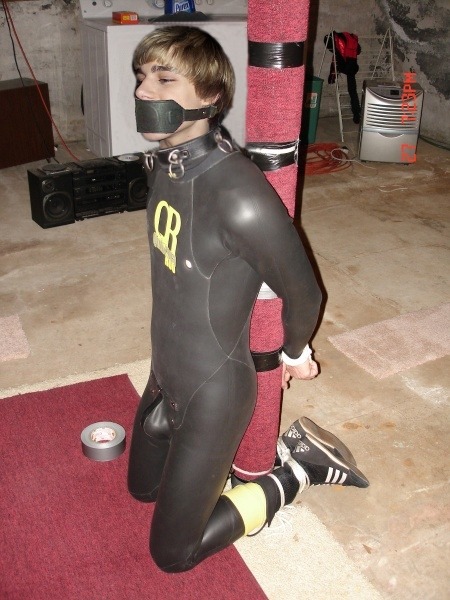 XXX klucivnesnazich: Punished rubber boy photo