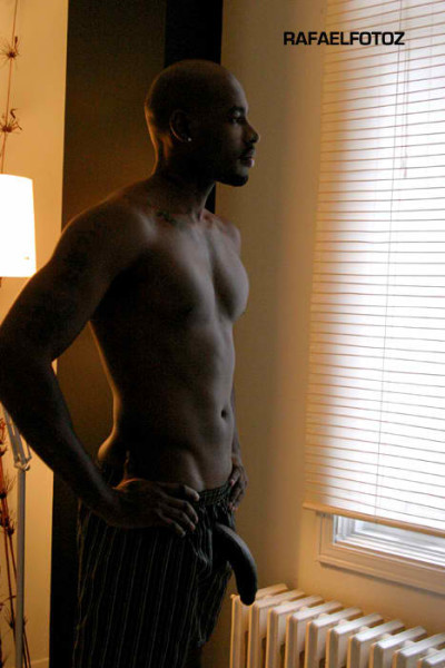 dominicanblackboy:  Flash Brown wit all that dick loves his fat cakes spanked!😍