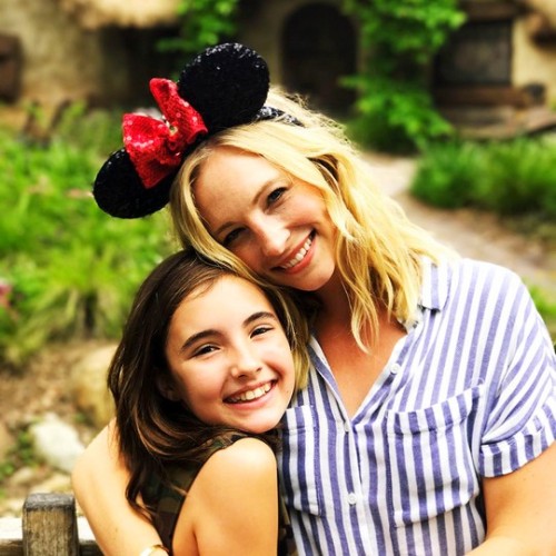 accolalove:@craccola: Minnie & Mini Minnie ❤️  We came… we saw Pandora …. and joined the Na'vi a