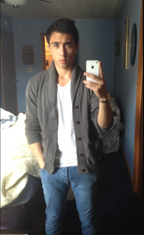 gaychilegay:  Es una delicia Roberto, con 23 años y lo encuentran en La Florida,