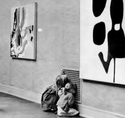 historicaltimes:  Two girls more engrossed with the air vent grate than the modern art on the walls of the San Francisco Museum of Art, 1963. via reddit