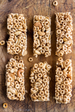 do-not-touch-my-food:  Honey Nut Cheerio Bars