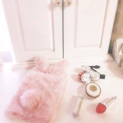 xoxsaramari:  Fluffy bunny mirror - winter