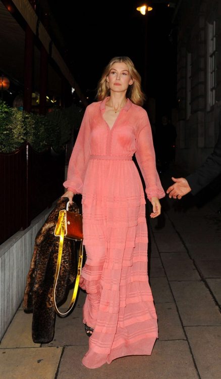 dailyactress:Rosamund Pike – Leaving Loulou’s Private Members club in Mayfair