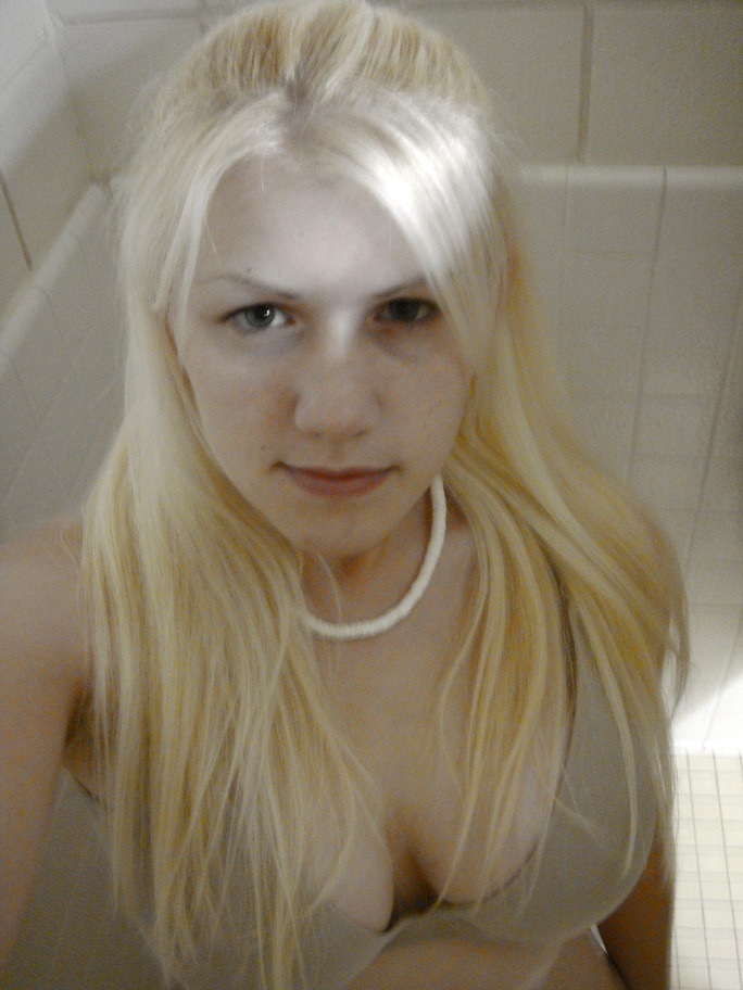 bobvy:  GULP!!! What a SET of JUGGS on this HOTTIE. Would love to reach around and