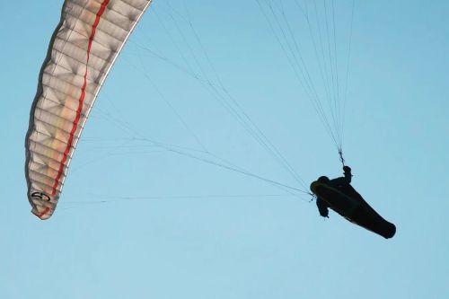 #paragliding #outdoor #winter (à Meerfeld) https://www.instagram.com/p/CazTCKot-HF/?utm_medium=tumbl