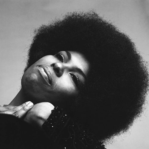 twixnmix:    Roberta Flack photographed by Jack Robinson, November 1969. Photos from this session were used for her her second album Chapter Two (1970).