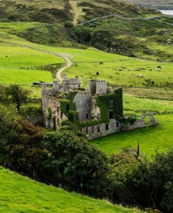 visitheworld:   Clifden Castle / Ireland