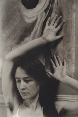 odiozinho-blog:Georgia O'keeffe, a própria, por Alfred Stieglitz. Lá pelos anos 1910-20.