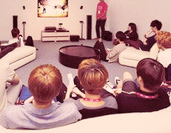baekaid-o:   5 year old Luhan & Kai fought for the seats then ended up sitting together  