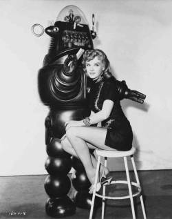 damsellover:  Anne Francis with Robby the Robot, Forbidden Planet (1956)