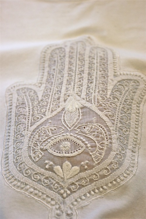 indiebyheart:Beautiful Hamsa-embellishment xx