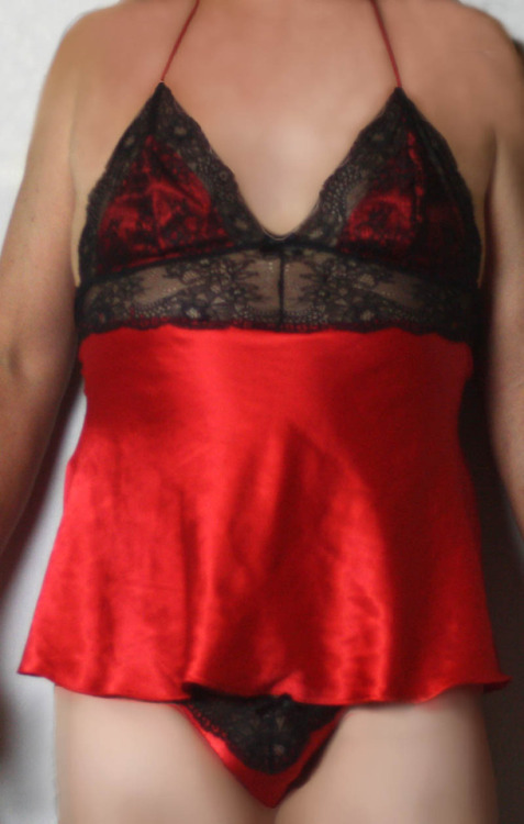 Victoria’s Secret red satin halter top babydoll with matching satin panties!The front, showing the p