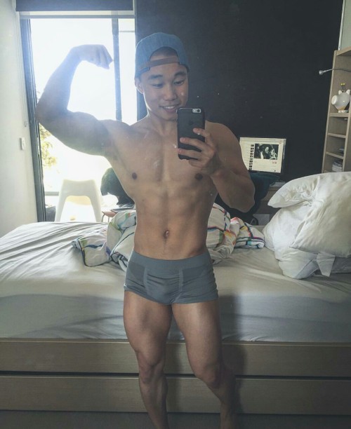 fuckyeahsgboy: YUMs… who is he?