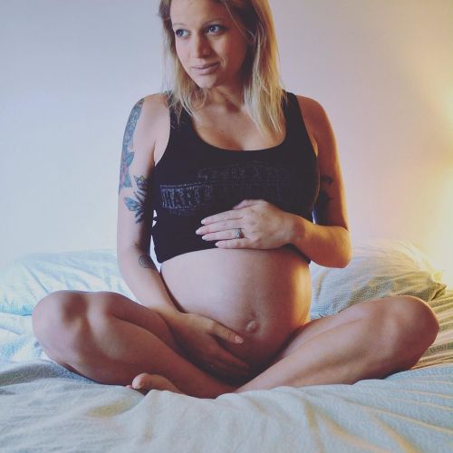 maternityfashionlooks:  ’ “38 weeks with a boy” From @katiesasquid ’ TO BE FEATURED HERE ON @BABYBELLYBLOG1: 1. Send your best pregnancy shots by IG direct or email >>> babybellyblog@live.com 2. Add a caption 3. Add your installment gram