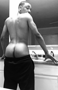 brodickhung:  brodickhung:  WHO ME?…..☺☺☺🤣🤣😂…THIS ASS THOUGH  LOL🤣🤣  👑  Nice ass @brodickhung 😍👅