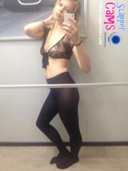 Irish slag in black tights loves bating for guys online