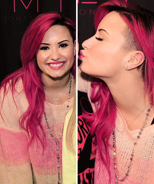 ddlouvato:“Make a wish with all your heart and chase every d r e a m you have. Only you can reach yo