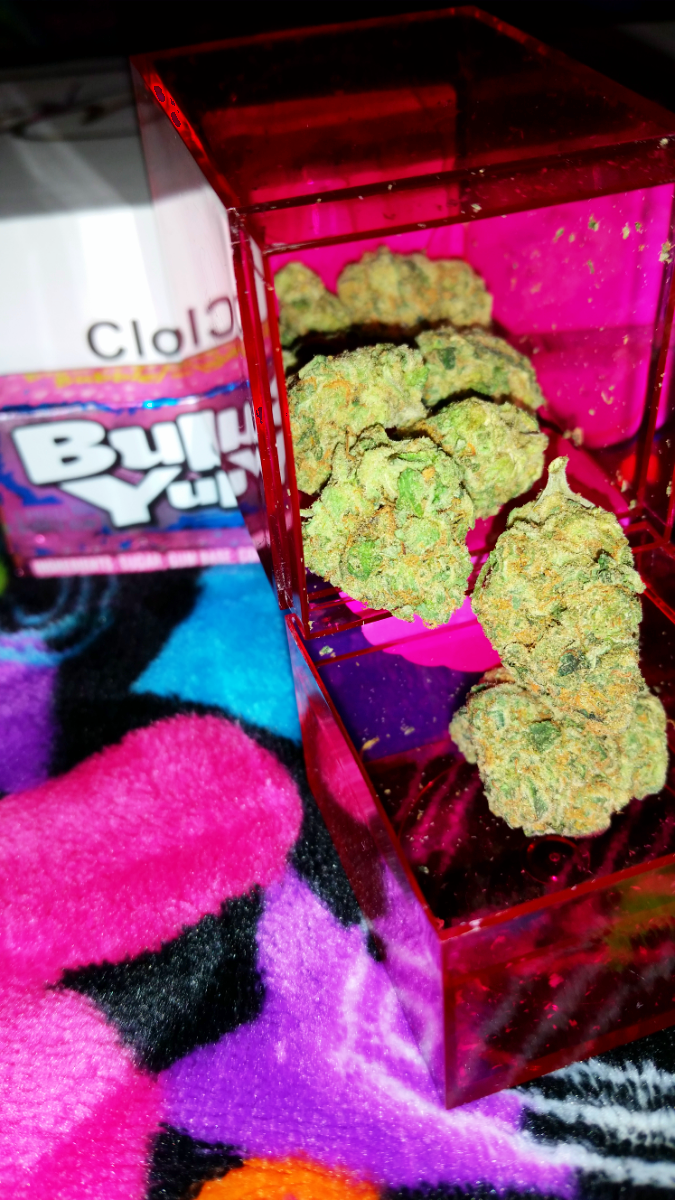 your-brain-on-emdma:  Sooo gorgeous!  Bubble yum strain. 💕🍬