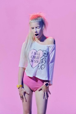 barbie-squad:I just thought this pic of Yolandi Visser was really gorgeous