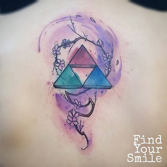 gamerink:  Watercolor Triforce done by @findyoursmile. 