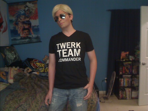 loyaltycosplay:  Today i got my custom shirt and did a quick costest (Better results for cons)  WELL I’LL BE DAMNED