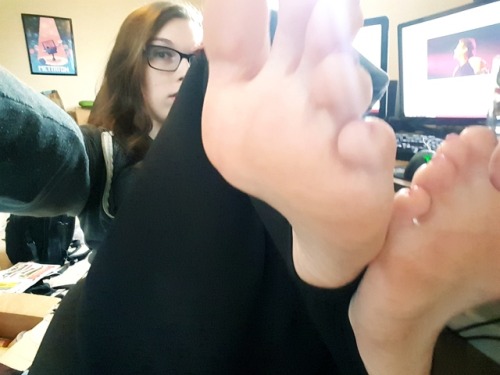 A hoodiegirl and some feets