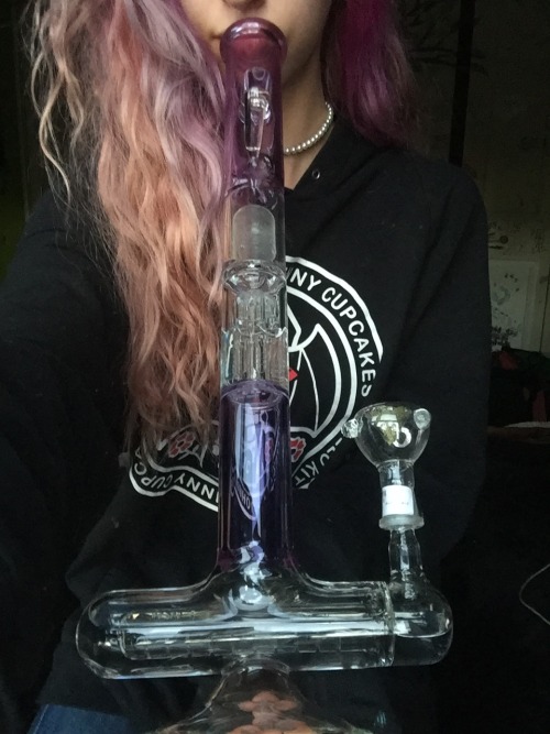 psychedelic-freak-out: My new bong is insane tho