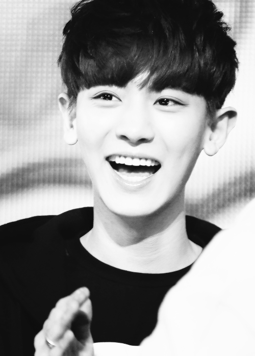 foreverhappyvirus61:  His smile makes my day ,every day ^_^  (that’s why i am