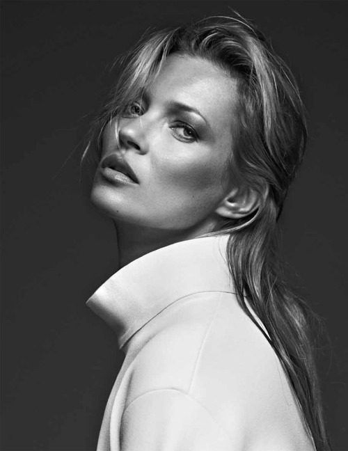 princess-vogue:  Kate Moss 