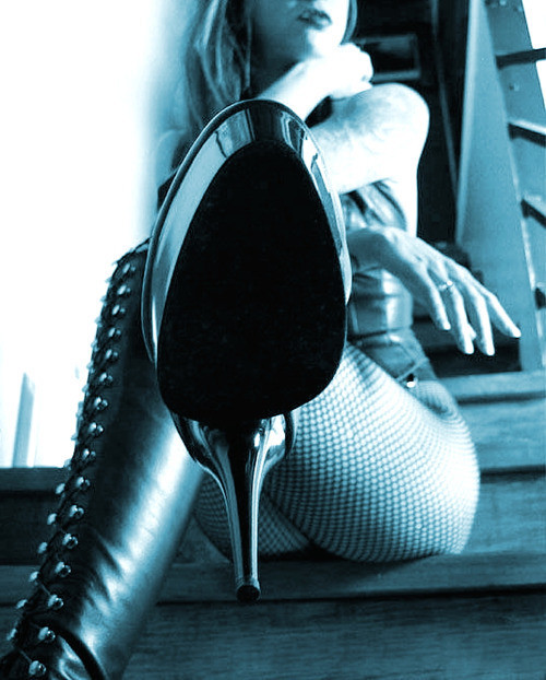 Would love to be in them boots. Naked and collared serving my Master.