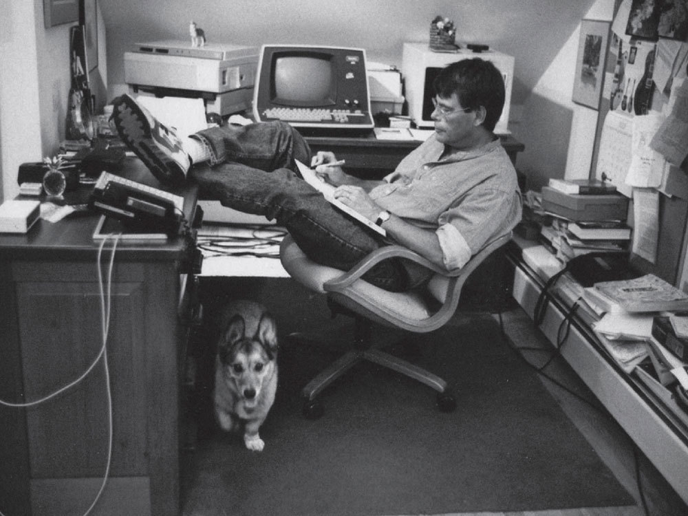 Authors with their dogs: Joan Didion  White Stephen King Amy Tan Ian Fleming Margaret Wise Brown