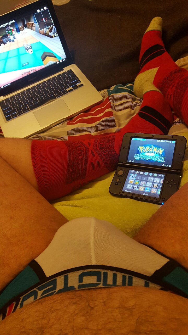 chonnyg:  capribjorn:  Just relaxing after work and playing pokemon 🐻🐻🐻
