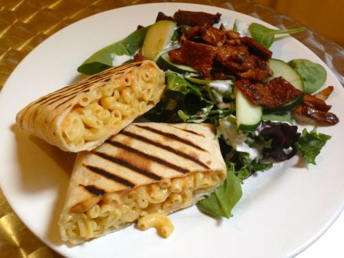 cj-sewers:catsandcunts:doublefancy:grilled mac and cheese wrap, vegan! with buffalo shiitake mushroo