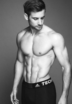 hotandsexymen:  http://instagram.com/alexcrockford