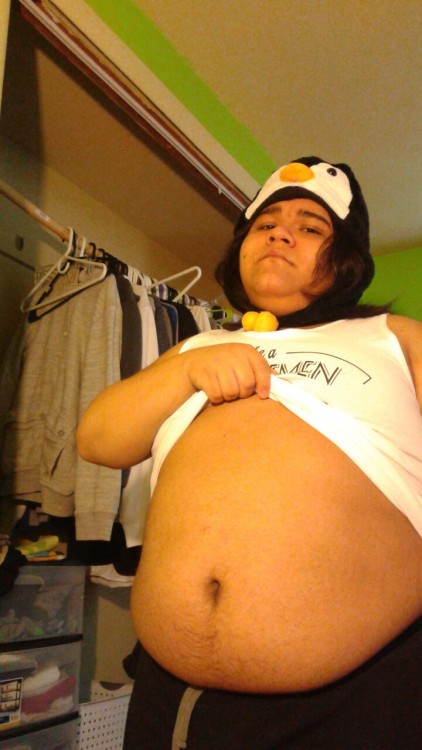 dustie321:  damn I love a chubby belly : p  First time I’ve seen my belly uploaded to a different blog ^^ Feels good.