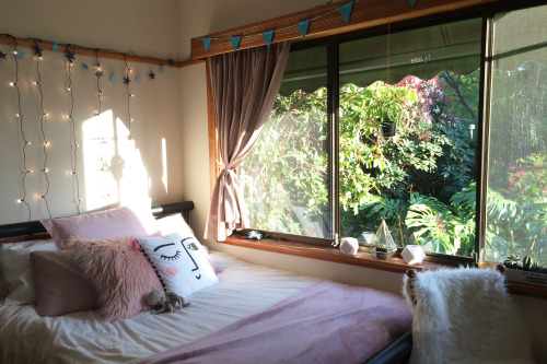 baby-honeybear: jamfig: In the mornings my room looks super dreamy…  insta: @rarings ~