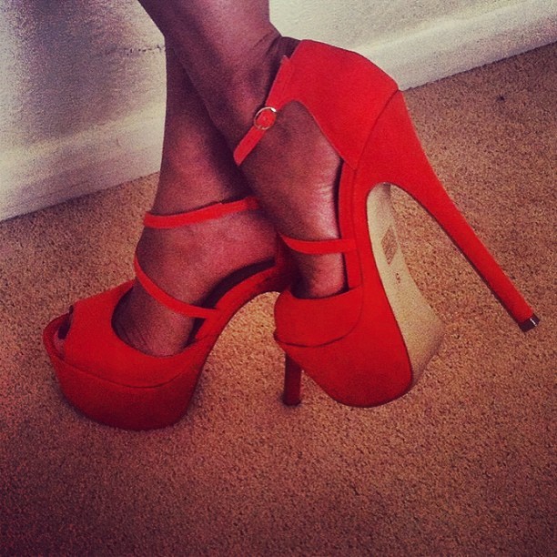 blondebitchgoldchains:  Look at my sexy birthday present from @jaydejessica_ and