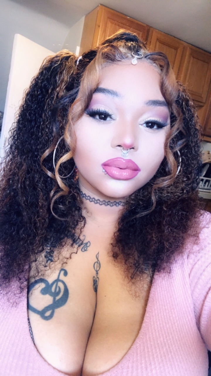 sinful-heretic:  Bratz Doll challenge? More like Snackz Doll Challenge😜😍