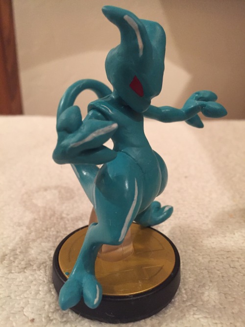 Giegue from Mother Mewtwo Amiibo with green stuff and Citadel paint! This is perhaps one of my favor