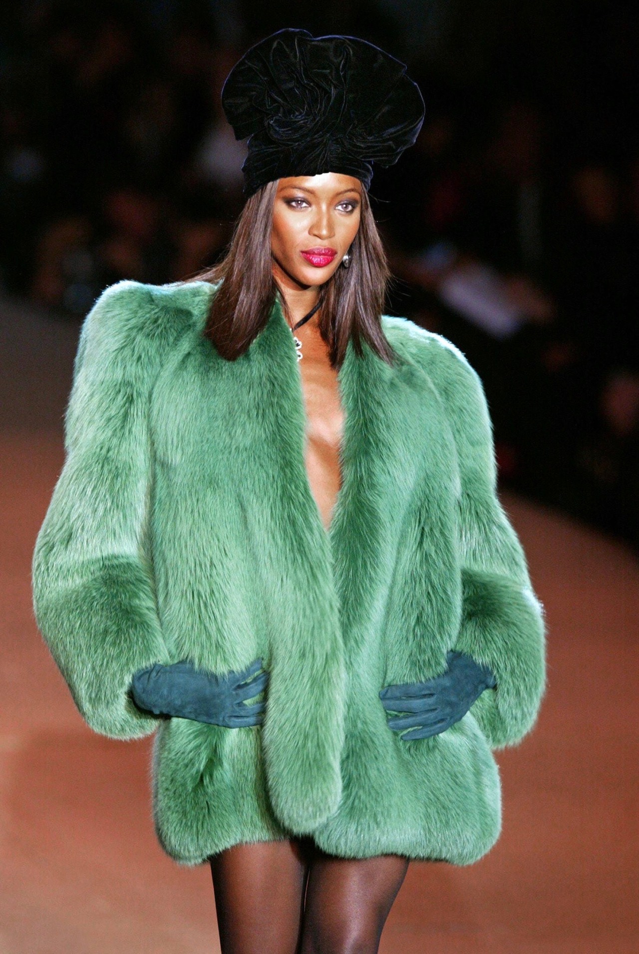 s'endommager — Naomi Campbell at Yves Saint Laurent at...